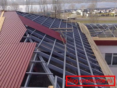 Стропильная система вальмовой крыши из металла