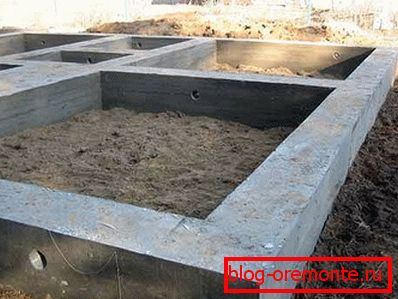 Глинистые грунты очень требовательны к составу бетона для фундамента.